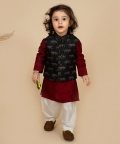 Kurta And Pyjama And Threadwork On Collar Of Waistcoat