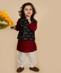 Kurta And Pyjama And Threadwork On Collar Of Waistcoat